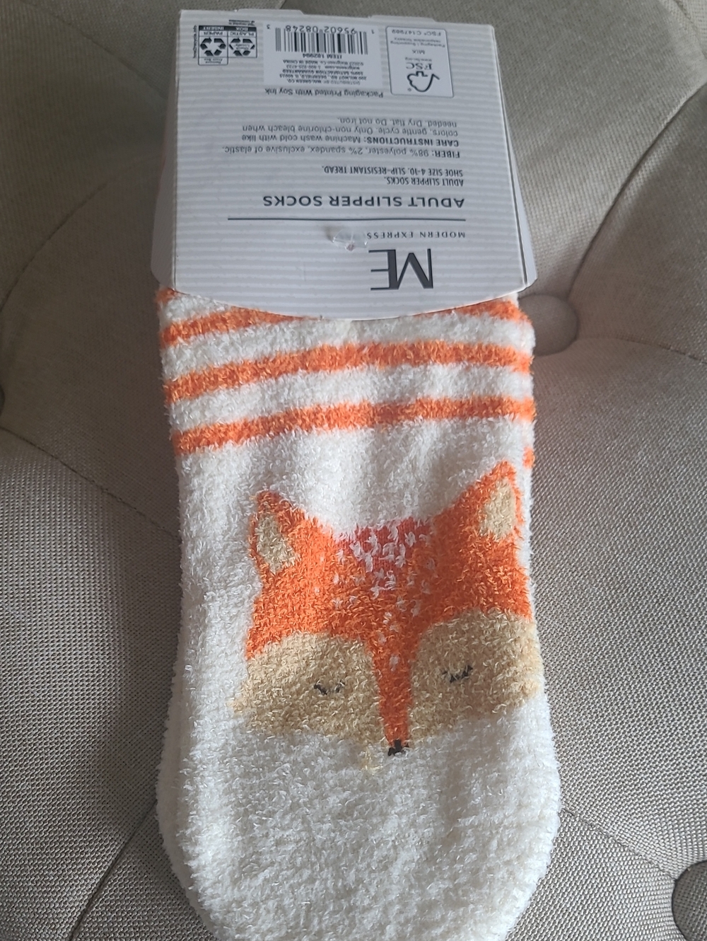 Cozy Cream & Orange Fox Slipper Socks. Bin 7